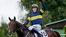 Vít�z 136. Velké Pardubické Keith Michael Donoghue na koni Final Orders.