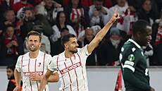 Zálo�ník Freiburgu Vincenzo Grifo slaví gól proti Jablonci.