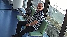 Policisté hledají mu�e, který byl v �ervenci sv�dkem rva�ky na chodb�...