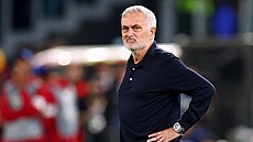Trenér Realu Madrid José Mourinho b�hem zápasu proti AS �ím.