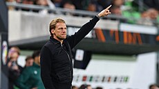 Plze�ský trenér Radoslav Ková� b�hem zápasu proti Ferencvárosi.