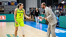 Taktika USK Praha ve výrob�: trenér Martin Ba�ta domlouvá Gabriele And�lové