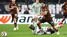 Plze�ský Merchas Doski uniká Delemu z Ferencvárose.