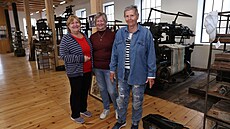 Vedoucí, snova�ka a tkadlena. Jitka Navrátilová, Ludmila Fi�erová a Antonie...