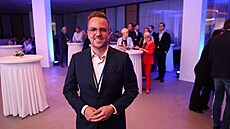 Lídr ostravské kandidátky hnutí ANO Richard Vere� ve volebním �tábu vyhlí�í...