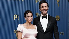 Kaley Cuoco a Tom Pelphrey na cenách Emmy v Los Angeles (14. zá�í 2026)
