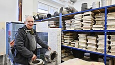 Mlad�­ kamnáři postavili na zahradÄ� uÄ�ilištÄ� v Horn�­ Bř�­ze za Plzn�­ chlebovou pec
