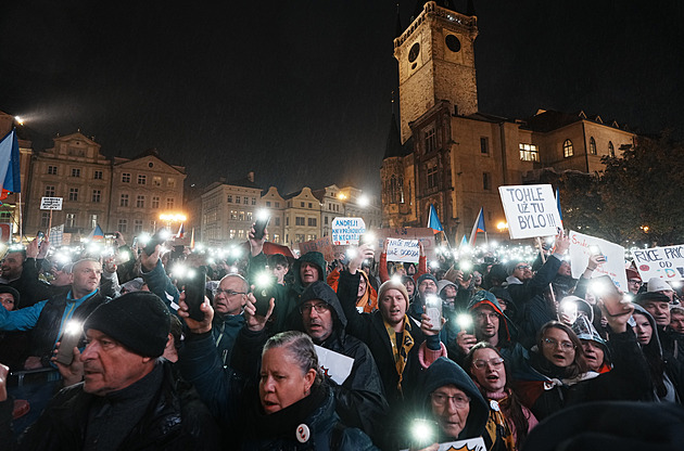 Hysterie, míní Babiš. Nedochází jim to, ale podpořili vládu, řekl k protestům Macinka