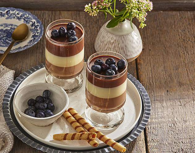 Panna cotta se třemi druhy čokolády: Krémový dezert s ovocem