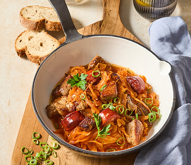 Hajducké zelí: Tradiční recept s vepřovým masem a klobásou