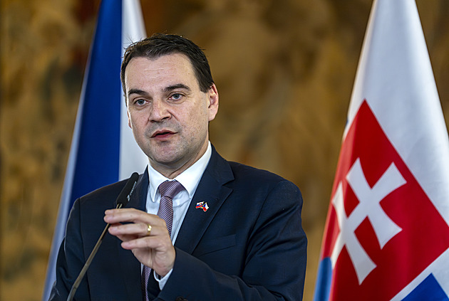„Vy nejste z lidovců?“ Macinka si rýpl do šéfa TOP 09 Havla