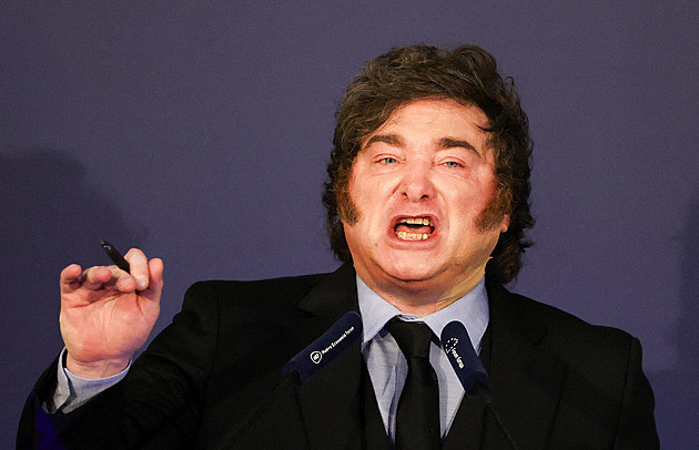 Vykopejte socialisty z moci, hřímal Milei v Madridu. Sáncheze nazval diktátorem