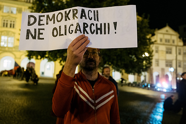 Biskupové vyzvali k zachování koncesionářských poplatků. ČT a ČRo zaručují nezávislost, tvrdí