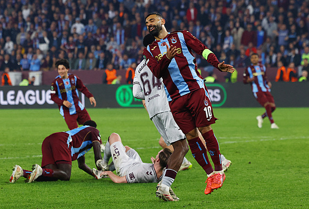Salah nasměroval Trabzonspor k další výhře v KL, Kodaň bez Krále remizovala