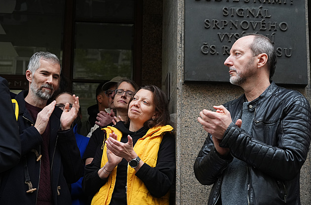 ČT zaskočilo náhlé jednání o konci poplatků. Překotné, podivuje se