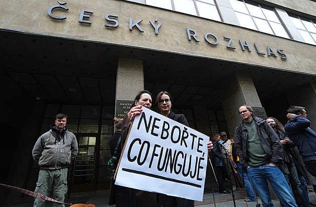 Rušení poplatků je drahé a nebezpečné. Zestátnění to ale není, upozornil Kalousek