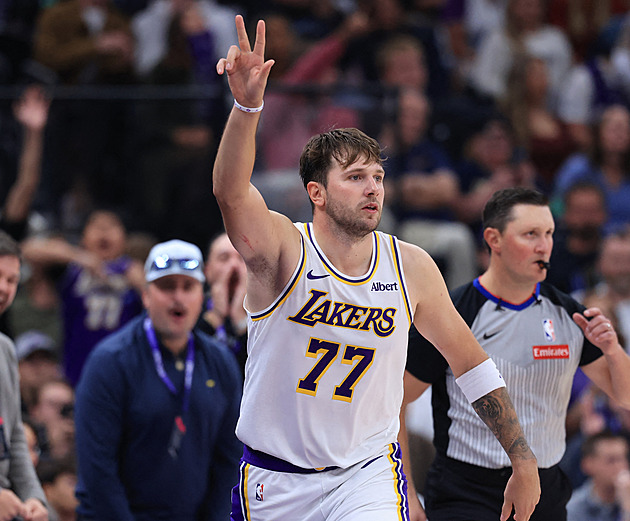 Luka střelcem sezony, Lakers díky němu otočili s Utahem. Šampioni stále spí