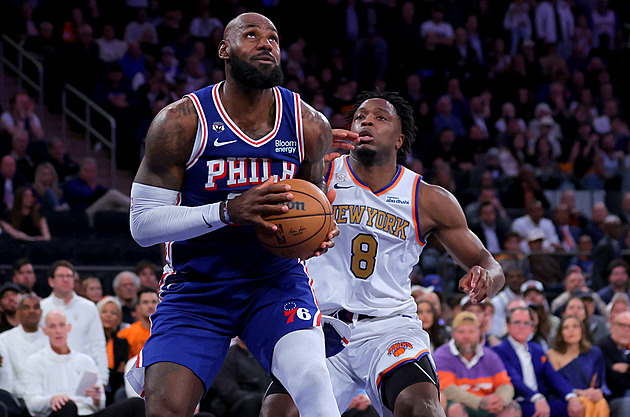 NBA začala zhurta. LeBron v novém dresu kazil slávu mistrů, favorité západu se rvali