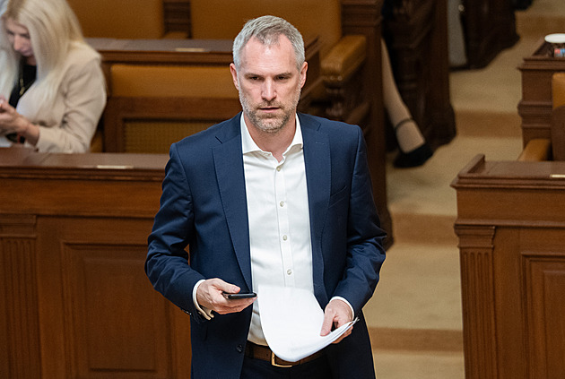 Poslanci posuzují návrh schodku 386 miliard. Dluhy nikam nezmizí, řekl Hřib