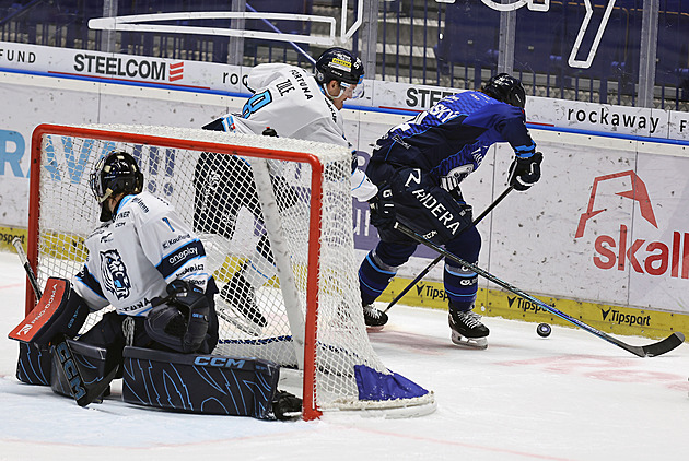 Vítkovice přetlačily Liberec v nájezdech, Vary vyhrály nad Kometou v prodloužení