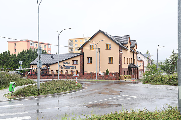 Jak se maká v romské hospodě za 30 milionů, ukázal Pohlreich v Ano, šéfe!