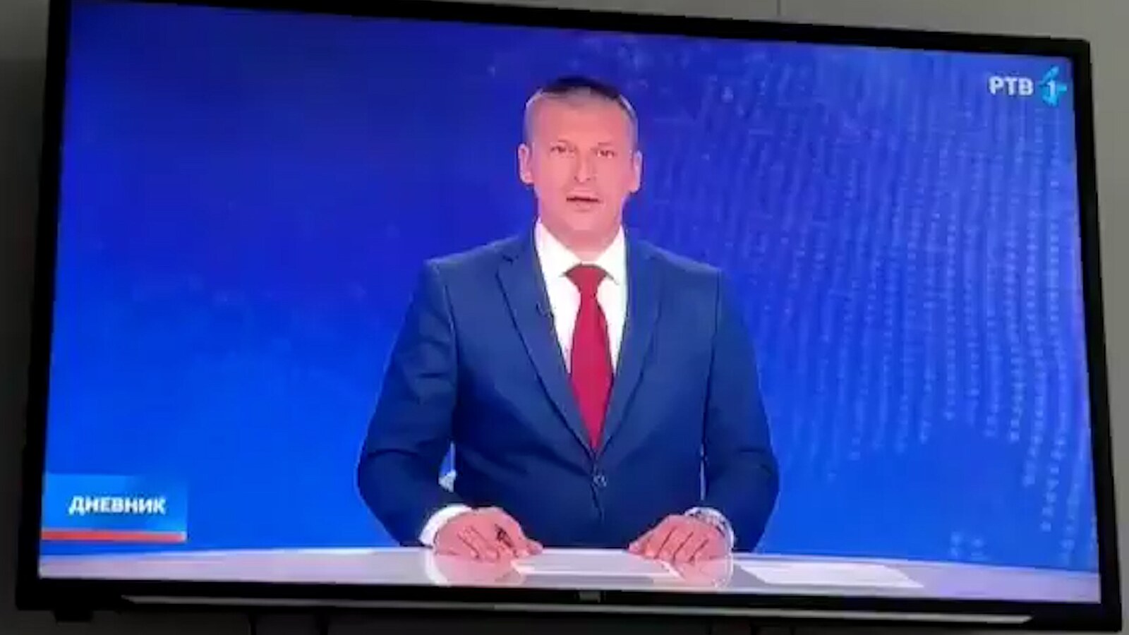 Dlouhé roky informujeme jednostranně. Moderátor televize se omluvil Srbům