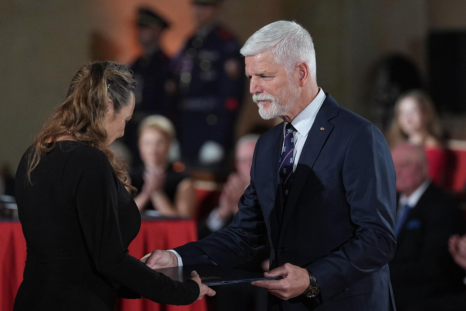 NÁZOR: Státní svátek prezidenta z Boží milosti. Současný formát udílení vyznamenání je hybrid