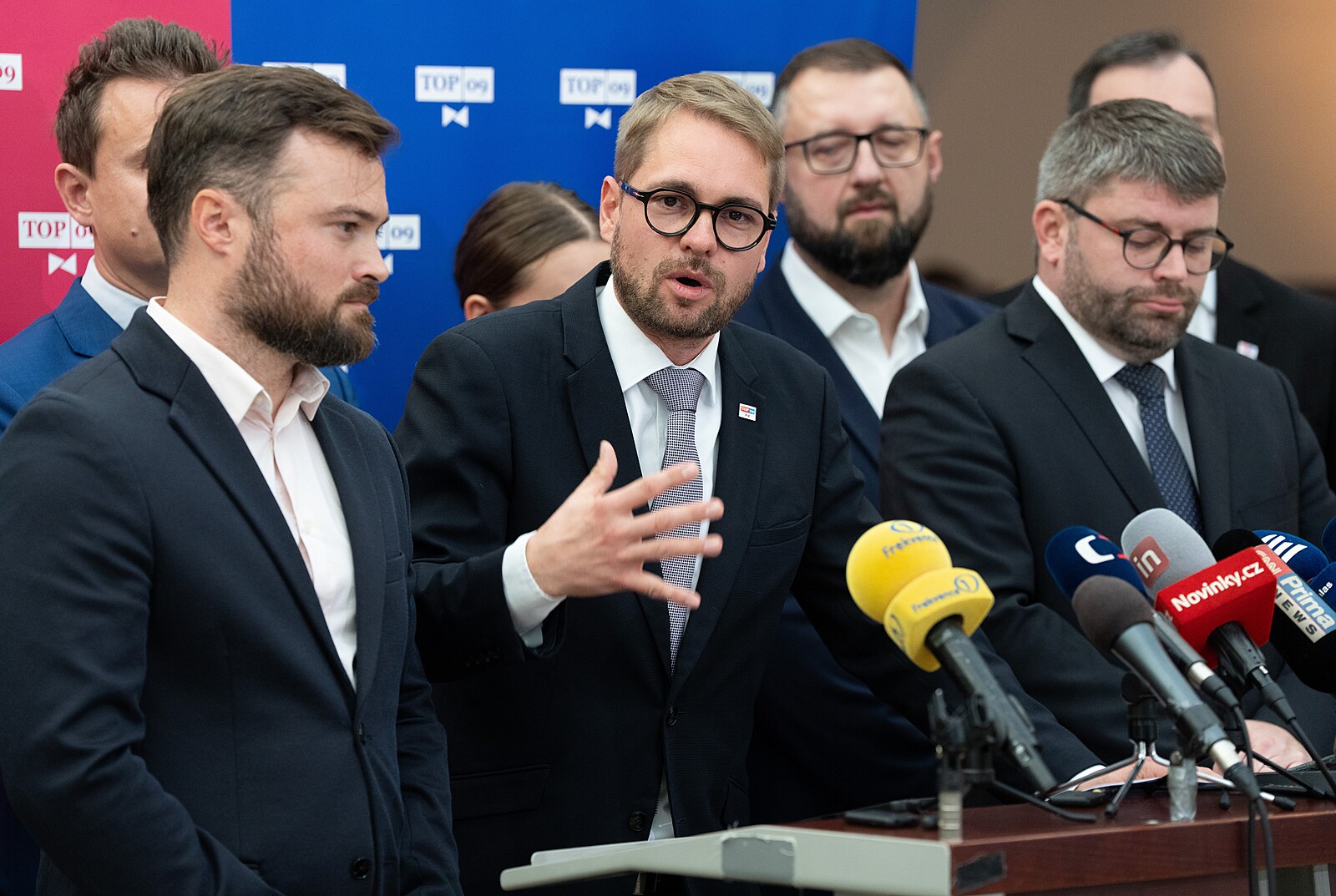 Mrzení a bolení u Rychlých šípů aneb Od spojenectví k přetahování členů v opozici | Názory