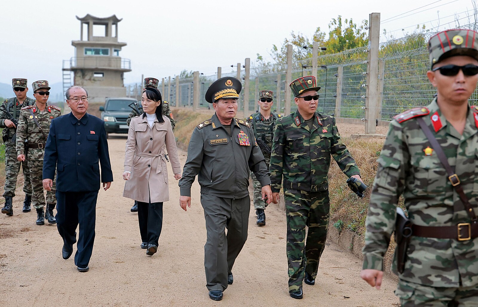 Kimova sestra chřestí zbraněmi. Spekulace, že vůdce Kim Čong-un zemřel, neustávají