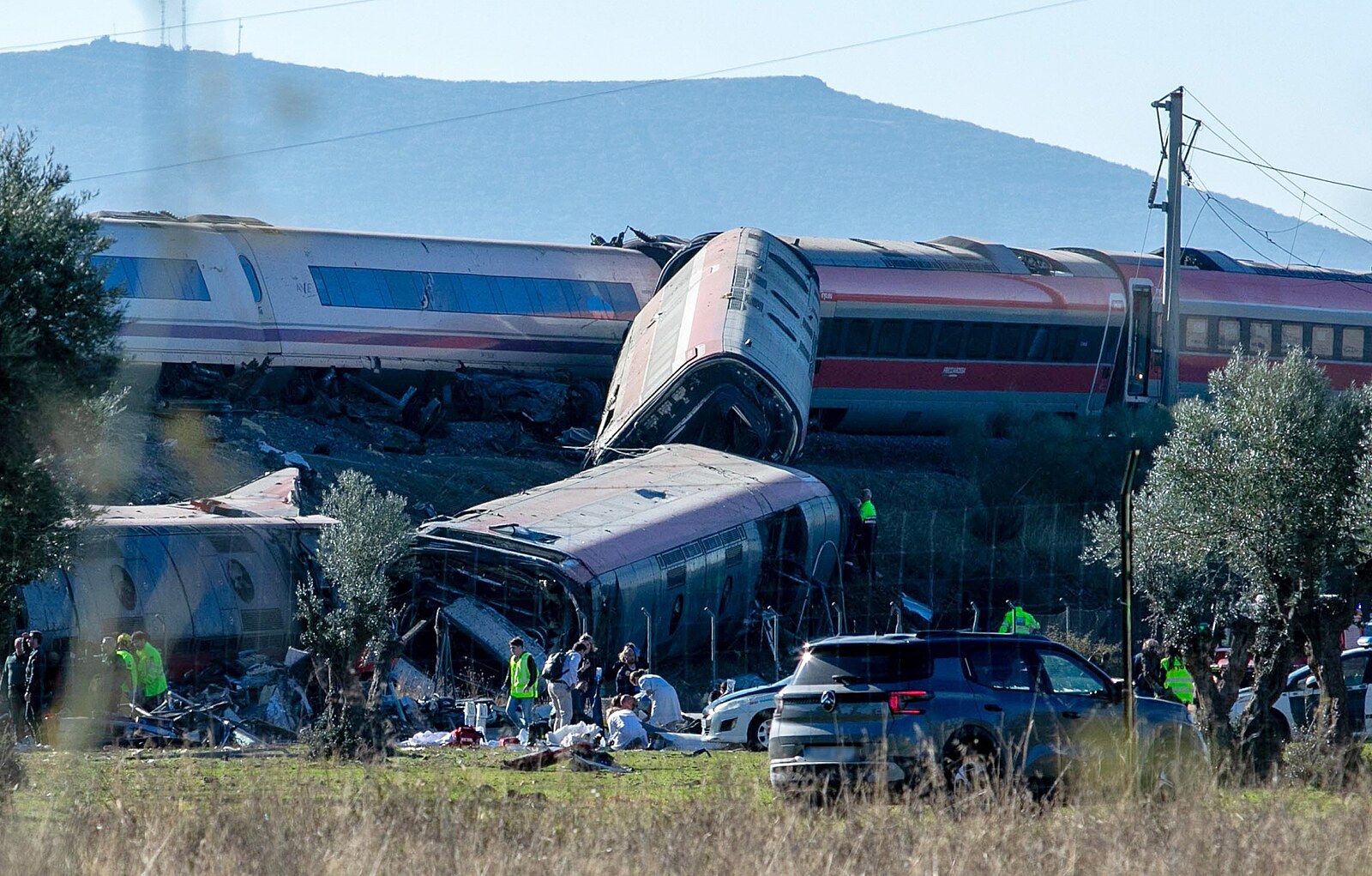Tragická srážka rychlovlaků v Španělsku: 68 mrtvých. Nehodu způsobila chyba dispečinku