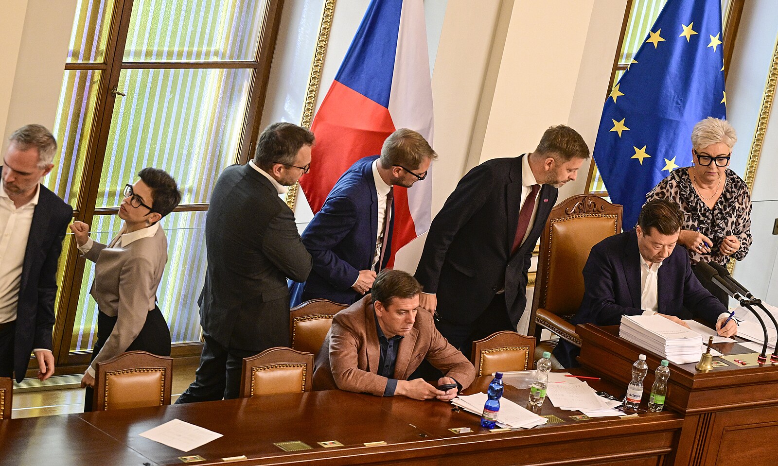 Koalice protlačila v půl páté ráno konec poplatků ČT a rozhlasu. Totální prasárna, řekl šéf ODS