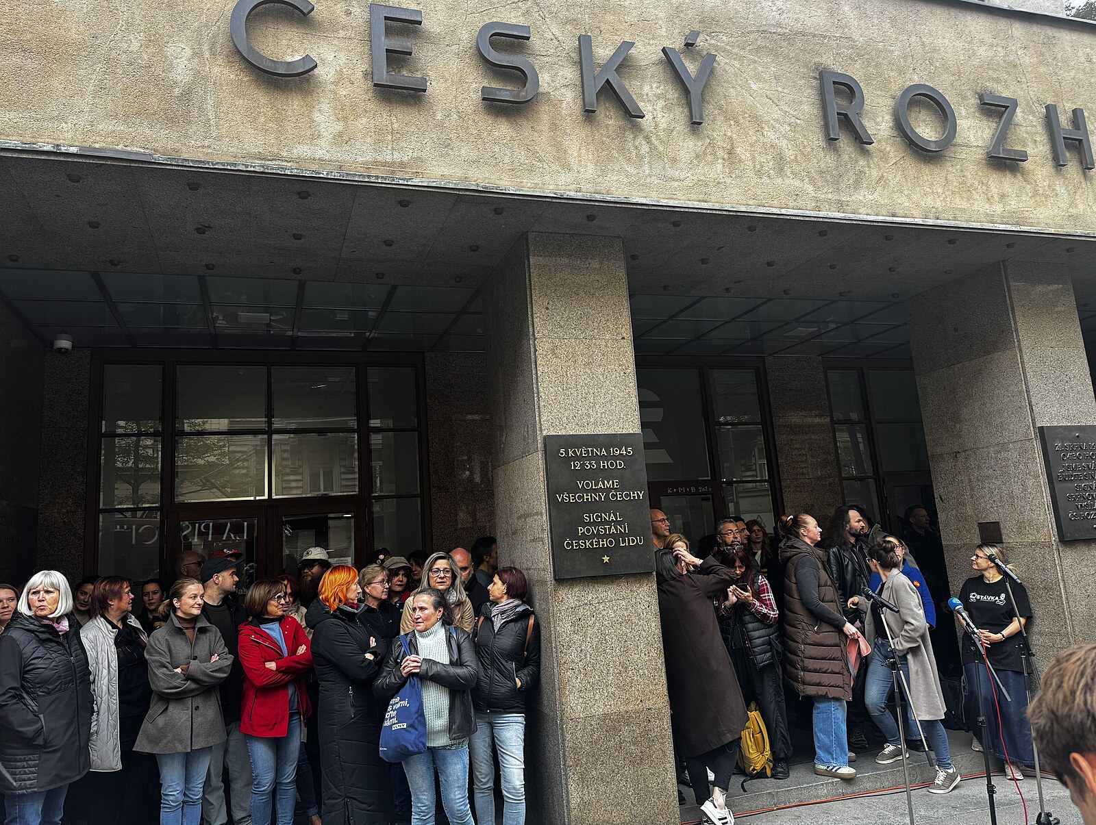Zaměstnanci ČT a ČRo vyhlásili stávku. Náhle se přiblížil konec poplatků