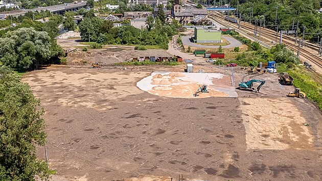Stavba berounského softballového areálu (červenec 2026)