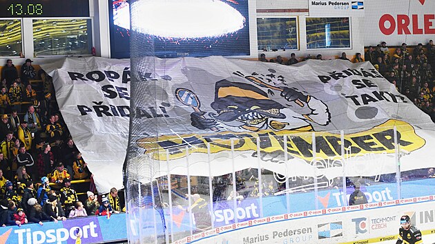 Choreo litv&iacute;novsk&yacute;ch fanou&scaron;ků v z&aacute;pase s V&iacute;tkovicemi.