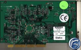 Pohled zezadu na kartu Elsa Gladiac GeForce 2 GTS 64 MB
