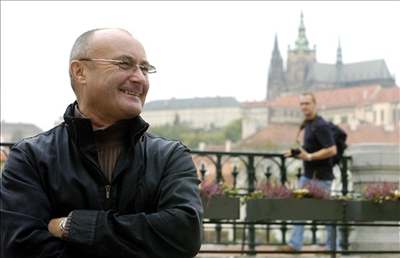 Phil Collins se léčí v Praze, koncerty neruší