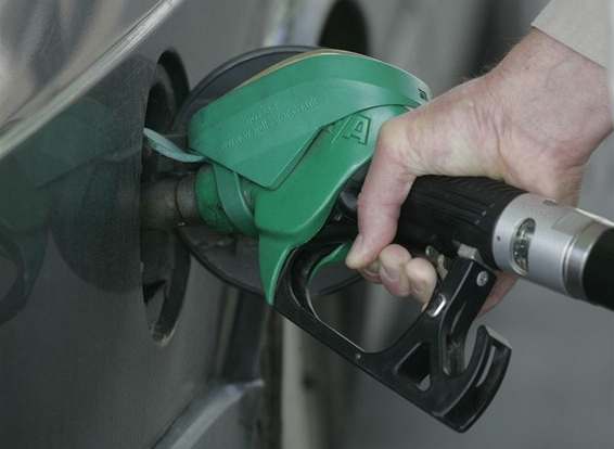 Cena za benzin dosáhla letošního maxima