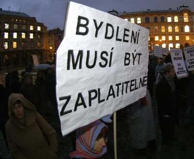 Demonstranti protestovali 21. listopadu v Praze proti navrhovanému rstu nájm, který je podle nich píli vysoký. 