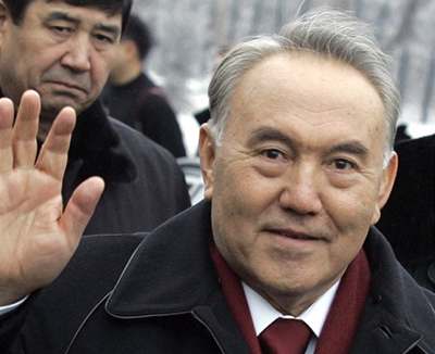 Kazaskm prezidentem je potet Nazarbajev