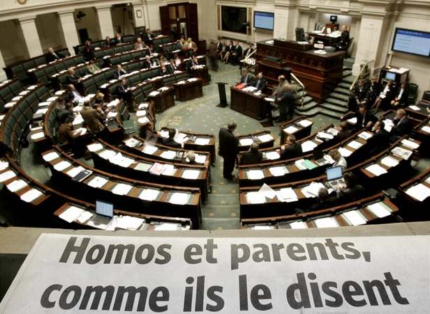 Belgie povol homosexulm adopce