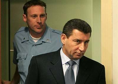 Ante Gotovina přichází před trestní tribunál v Haagu.