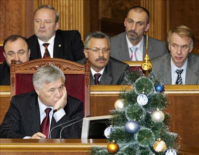 Ukrajinský premiér Jurij Jechanurov pi jednání vlády.