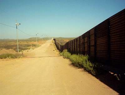 USA se brání proti ilegální imigraci z Mexika.
