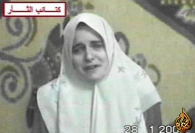 unesená Jill Carrollová na starílm videozáznamu odvysílaném stanicí Al-Dazíra