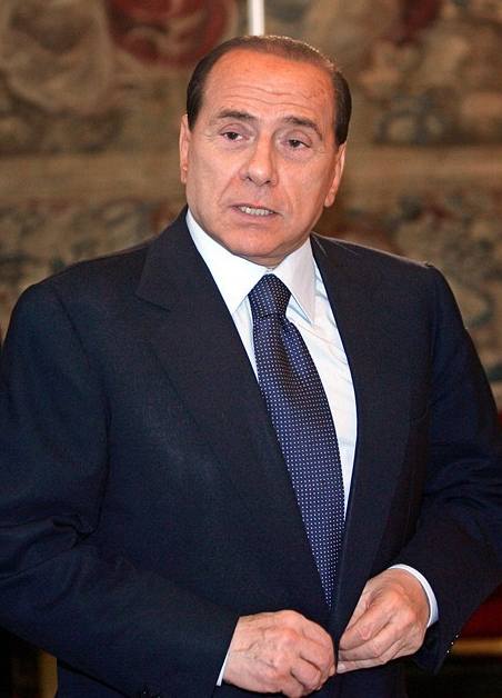 Berlusconi omdlel bhem projevu, v nm kritizoval vldu  Prodiho
