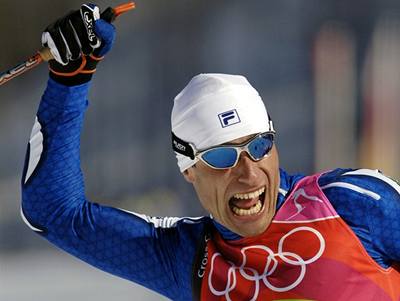 Ital Giorgio Di Centa vyhrál olympijský bh na lyích na 50 kilometr volnou technikou.