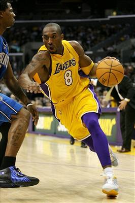 Basketbalista Kobe Bryant v dresu Los Angeles Lakers.