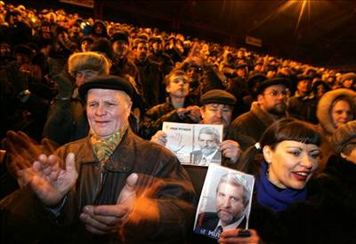 V den voleb si toto demosntranti nebudou moci dovolit.