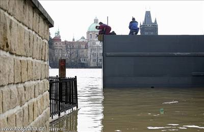 Praze hroz desetilet povode
