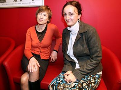 Film o Nmcové. Pedstavitelka Boeny Nmcové Corinne Harfouchová (vlevo) s reisérkou filmu Dagmar Knoepfelovou.